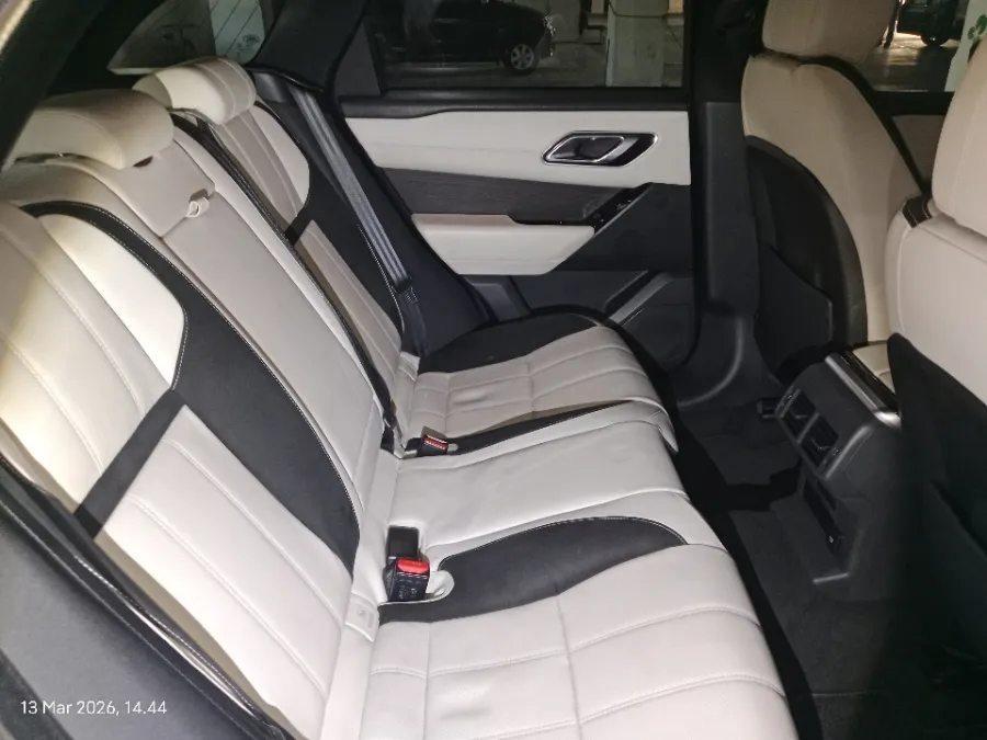 Foto Mobil Bekas Kabin Belakang Land Rover Range Rover Velar 2.0 SE R-Dynamic 250 PS tahun 2018