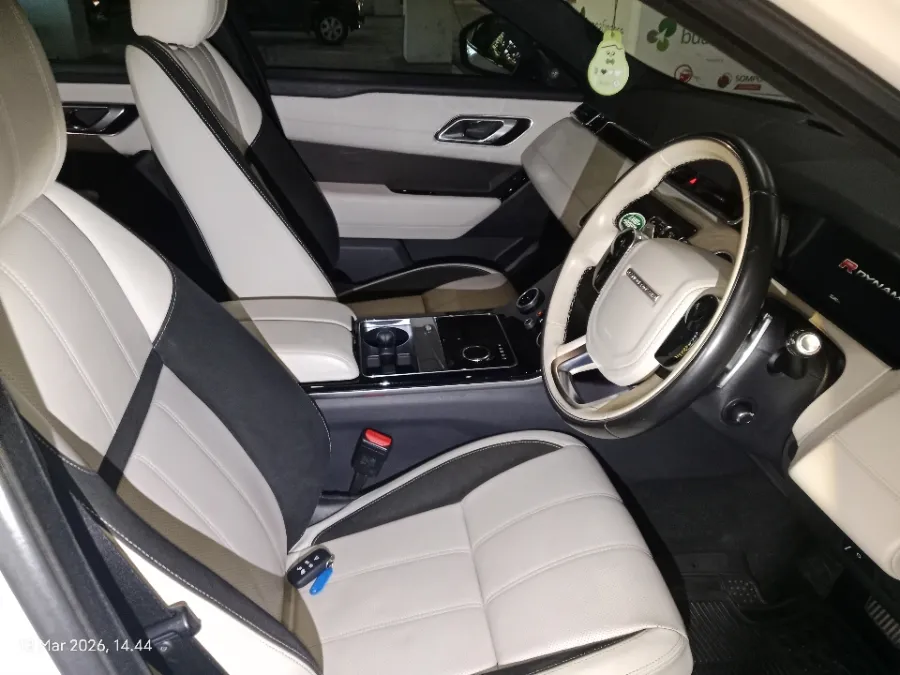 Foto Mobil Bekas Kabin Depan Land Rover Range Rover Velar 2.0 SE R-Dynamic 250 PS tahun 2018