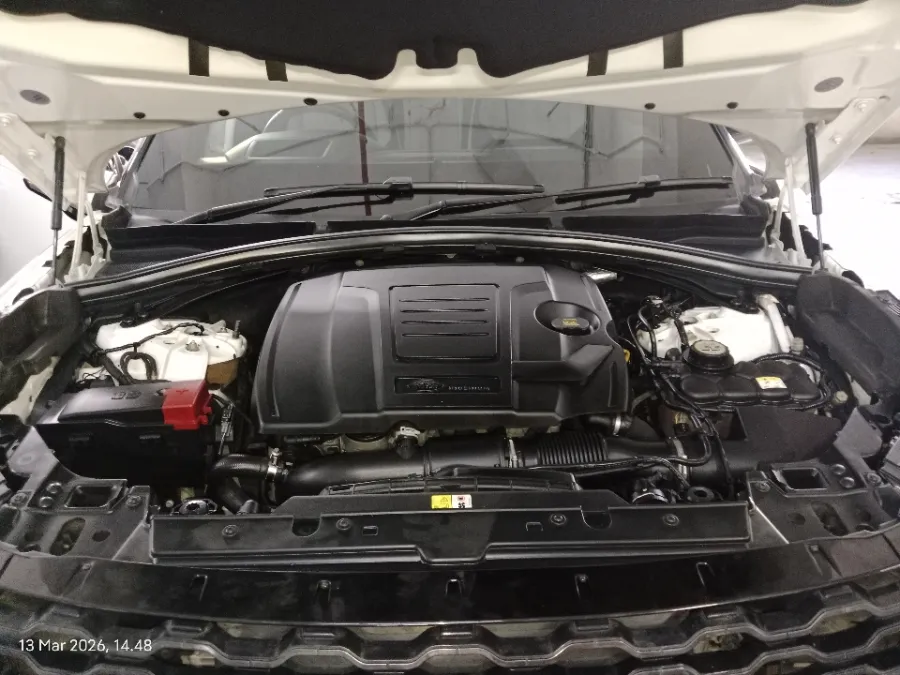 Foto Mobil Bekas Mesin Land Rover Range Rover Velar 2.0 SE R-Dynamic 250 PS tahun 2018