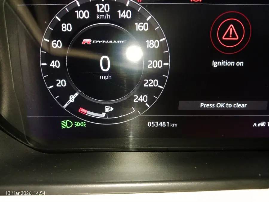 Foto Mobil Bekas Odometer Land Rover Range Rover Velar 2.0 SE R-Dynamic 250 PS tahun 2018