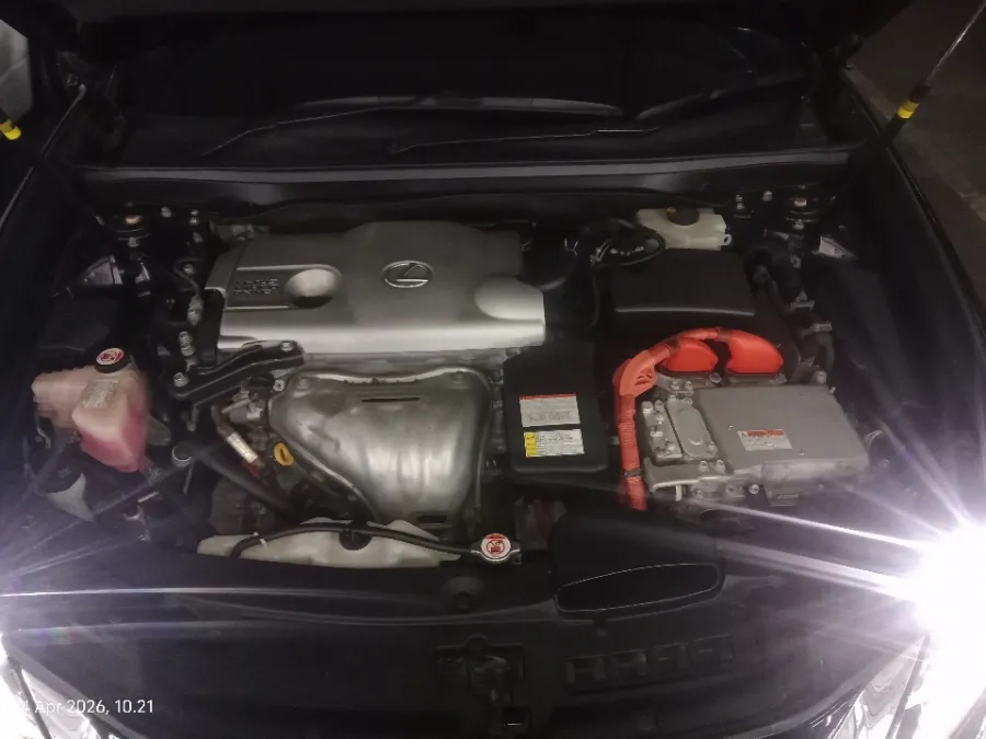 Foto Mobil Bekas Mesin Lexus ES 300h 2.5 tahun 2017