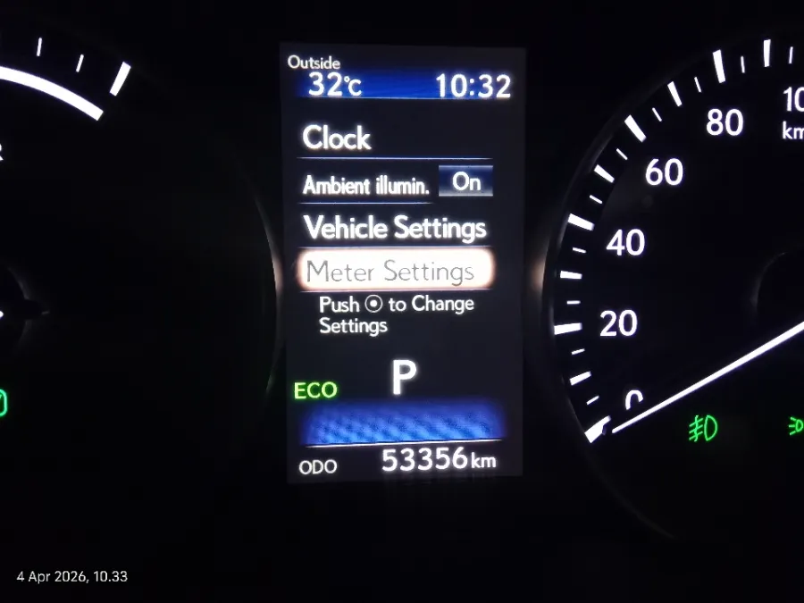 Foto Mobil Bekas Odometer Lexus ES 300h 2.5 tahun 2017