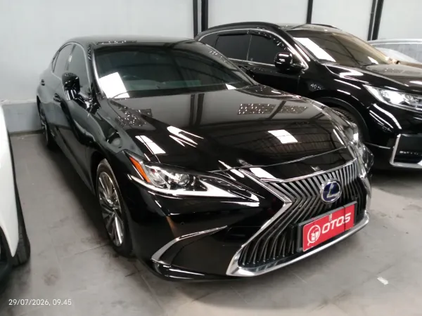 2018 Lexus ES 300h 2.5 Ultra Luxury - Foto 1 dari 6