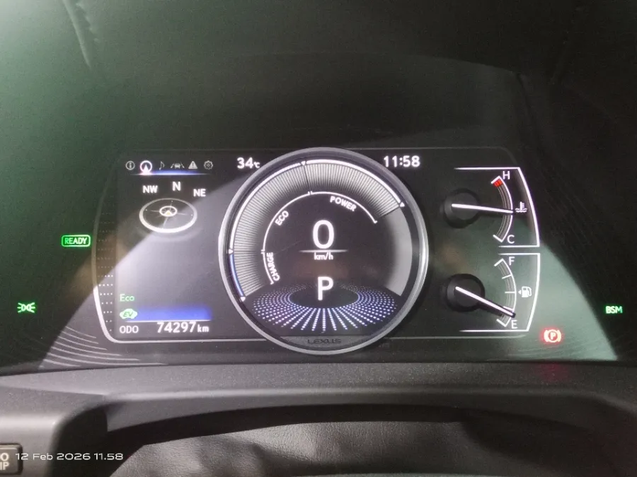 Foto Mobil Bekas Odometer Lexus ES 300h 2.5 Ultra Luxury tahun 2021