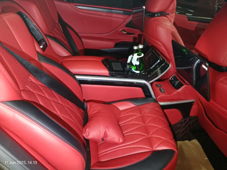 Foto Mobil Bekas Kabin Belakang Lexus ES 300h 2.5 Ultra Luxury tahun 2023