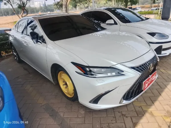 2023 Lexus ES 300h 2.5 Ultra Luxury