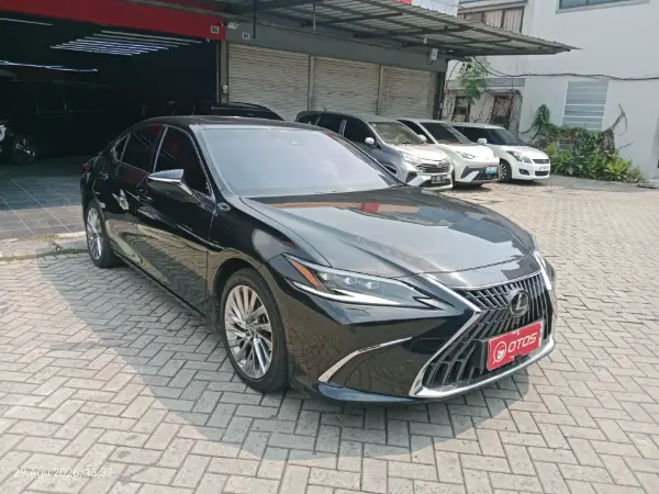 2023 Lexus ES 300h 2.5 Ultra Luxury