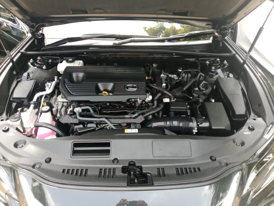 Foto Mobil Bekas Mesin Lexus ES 300h 2.5 Ultra Luxury tahun 2023