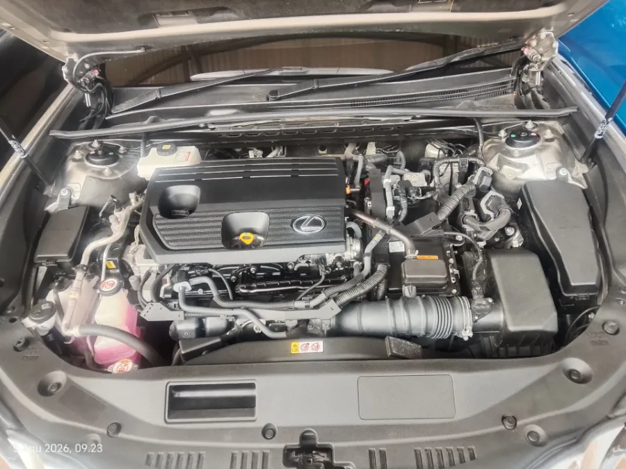 Foto Mobil Bekas Mesin Lexus ES 300h 2.5 Ultra Luxury tahun 2023