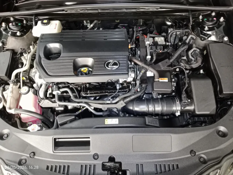 Foto Mobil Bekas Mesin Lexus ES 300h 2.5 Ultra Luxury tahun 2023