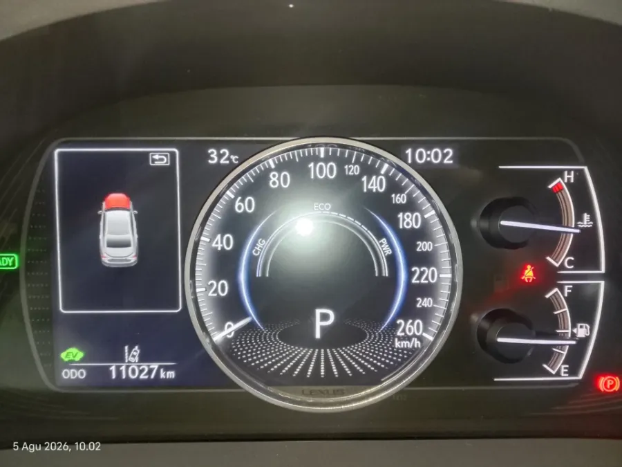 Foto Mobil Bekas Odometer Lexus ES 300h 2.5 Ultra Luxury tahun 2023