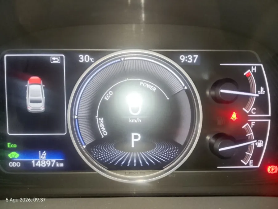Foto Mobil Bekas Odometer Lexus ES 300h 2.5 Ultra Luxury tahun 2023