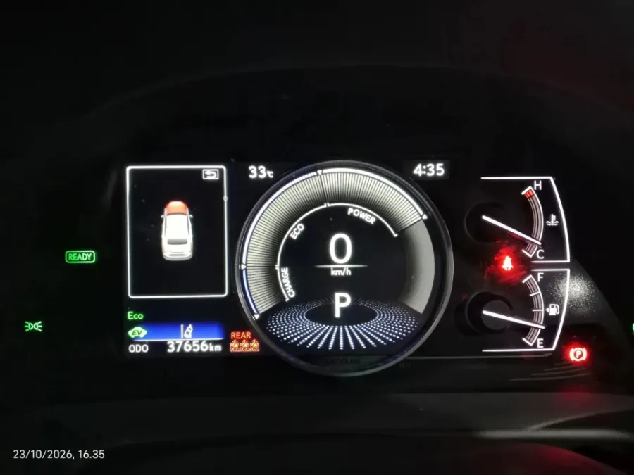 Foto Mobil Bekas Odometer Lexus ES 300h 2.5 Ultra Luxury tahun 2023