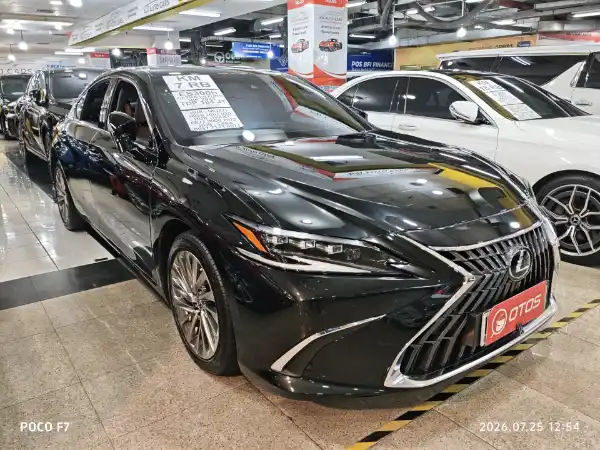 2024 Lexus ES 300h 2.5 Ultra Luxury - Foto 1 dari 6