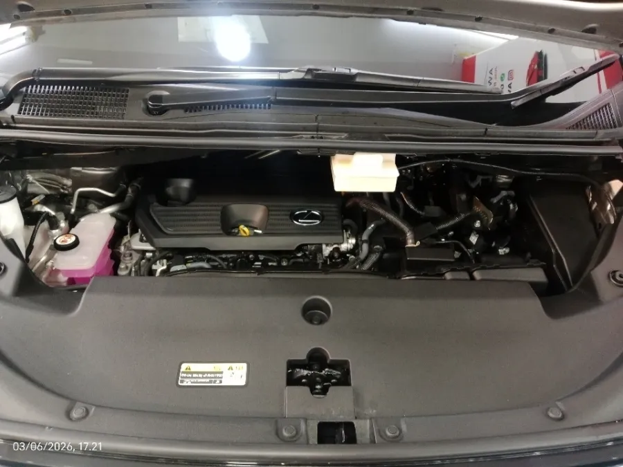 Foto Mobil Bekas Mesin Lexus LM 350 2.5 L tahun 2024