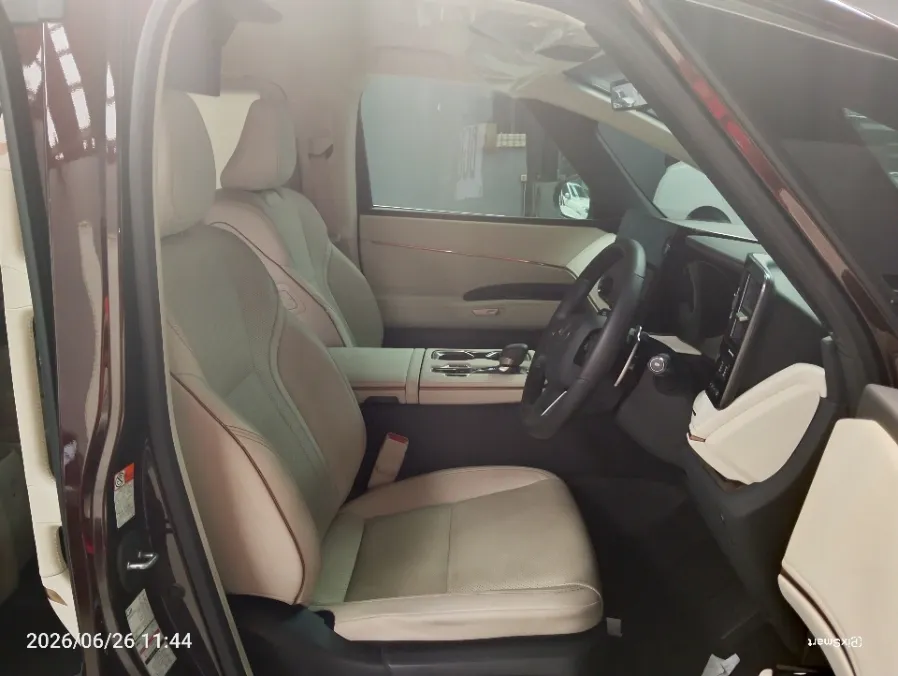 Foto Mobil Bekas Kabin Depan Lexus LM 350 2.5 L tahun 2025