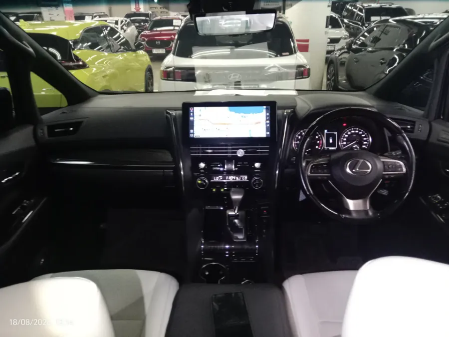 Foto Mobil Bekas Dashboard Lexus LM 350 3.5 tahun 2020