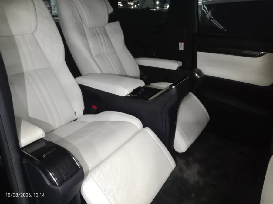 Foto Mobil Bekas Kabin Belakang Lexus LM 350 3.5 tahun 2020