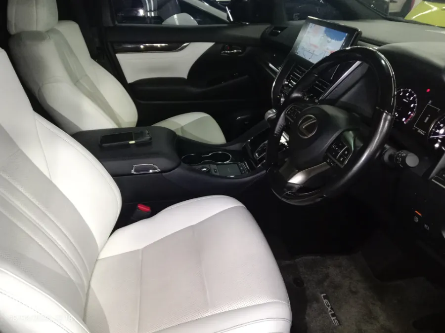 Foto Mobil Bekas Kabin Depan Lexus LM 350 3.5 tahun 2020