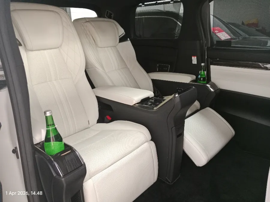 Foto Mobil Bekas Kabin Belakang Lexus LM 350 3.5 tahun 2021