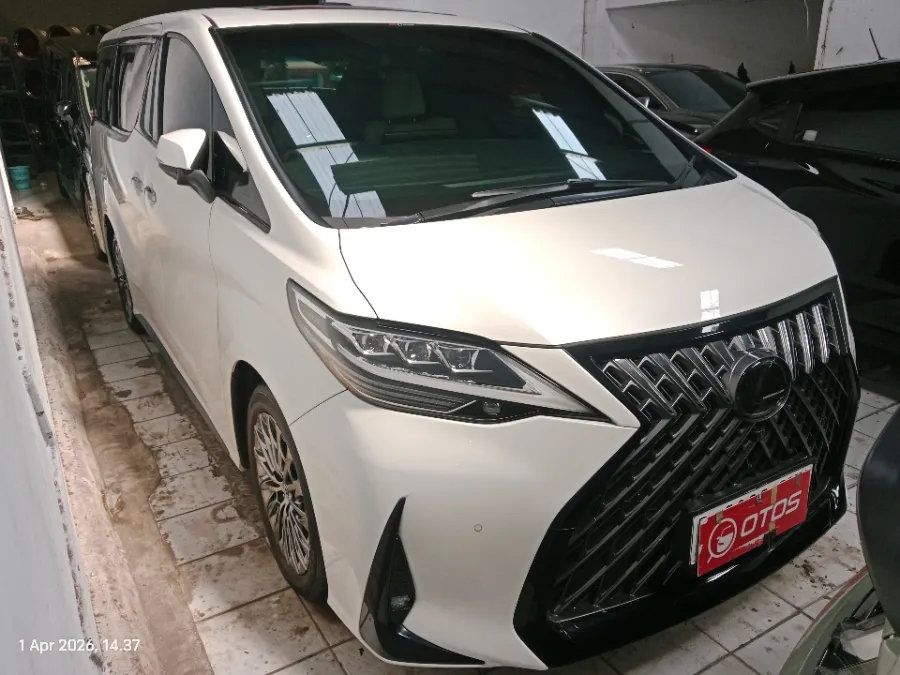 Foto Mobil Bekas Kanan Depan Lexus LM 350 3.5 tahun 2021