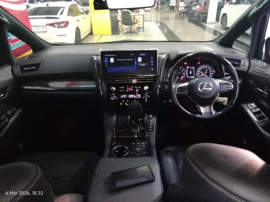 Foto Mobil Bekas Dashboard Lexus LM 350 3.5 tahun 2022