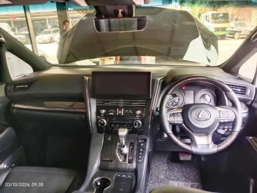 Foto Mobil Bekas Dashboard Lexus LM 350 3.5 tahun 2022