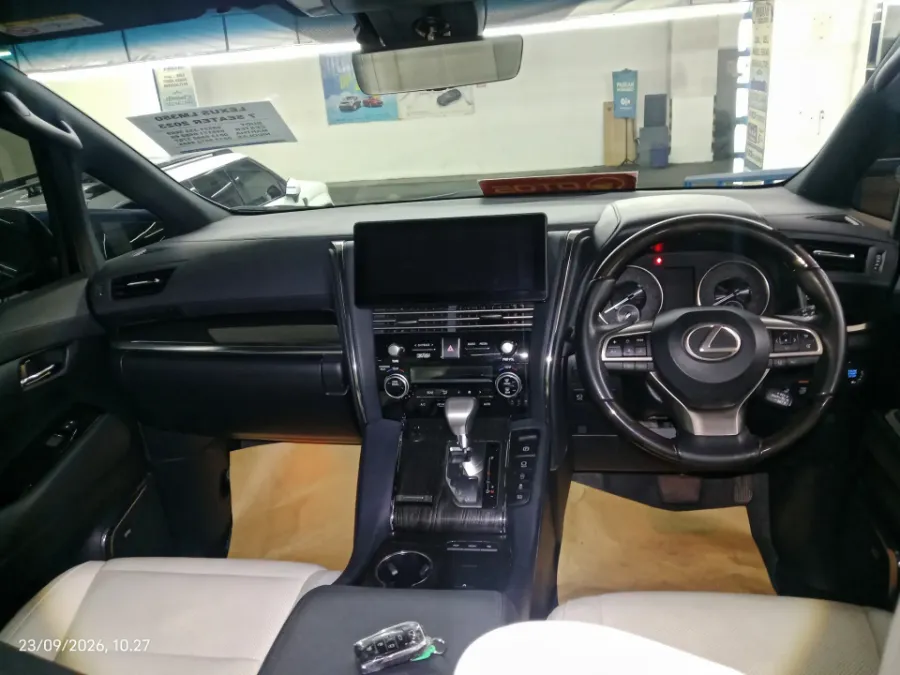 Foto Mobil Bekas Dashboard Lexus LM 350 3.5 tahun 2023