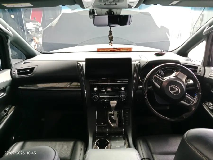 Foto Mobil Bekas Dashboard Lexus LM 350 3.5 tahun 2023