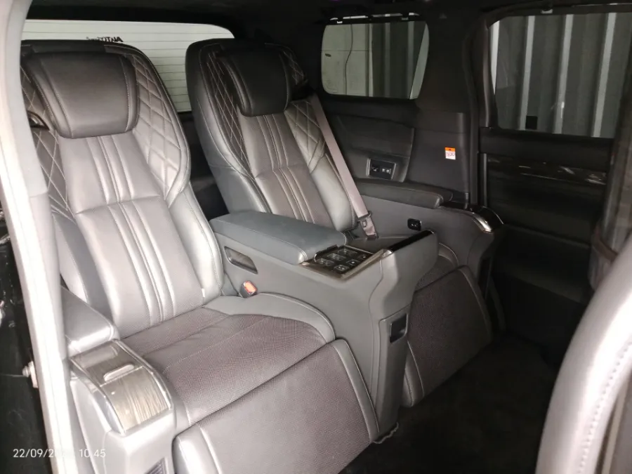 Foto Mobil Bekas Kabin Belakang Lexus LM 350 3.5 tahun 2023