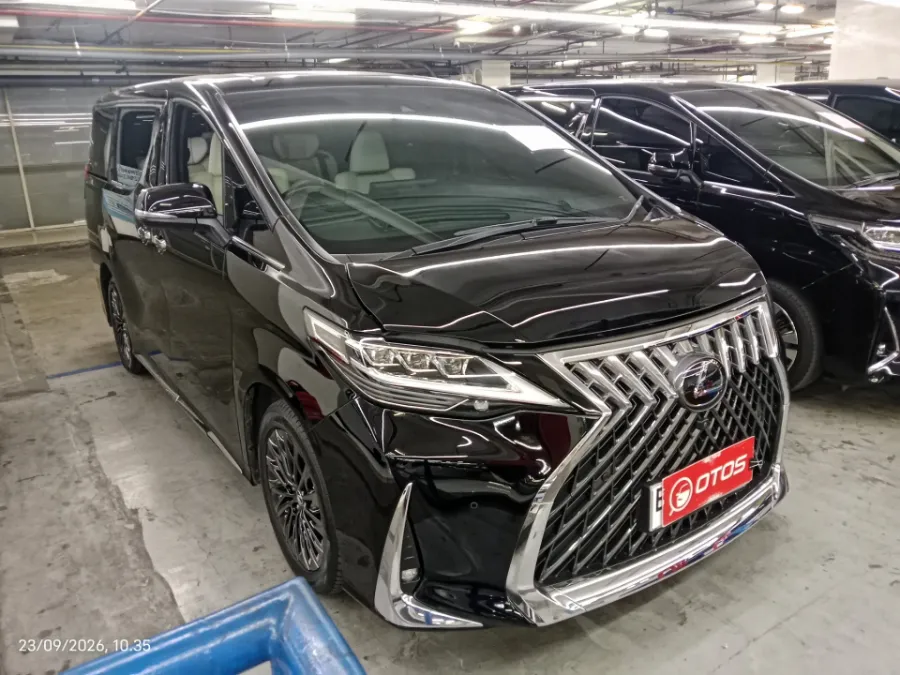 Foto Mobil Bekas Kanan Depan Lexus LM 350 3.5 tahun 2023