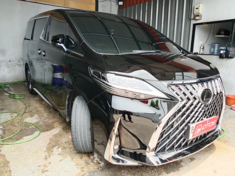 Foto Mobil Bekas Kanan Depan Lexus LM 350 3.5 tahun 2023
