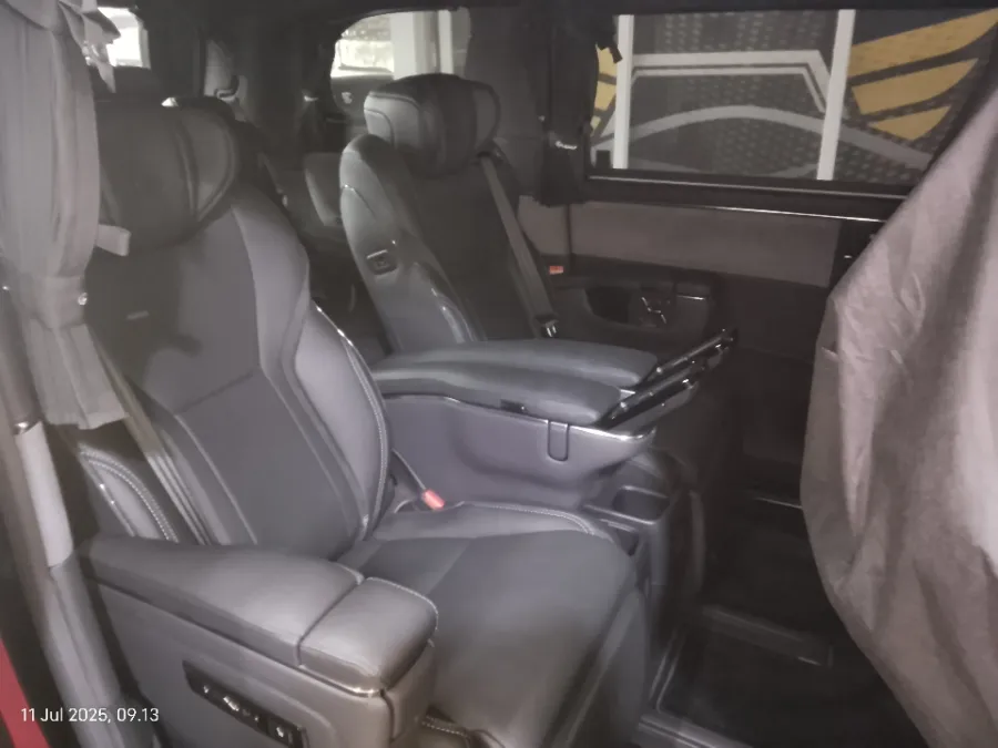 Foto Mobil Bekas Kabin Belakang Lexus LM 350 H 2.5 tahun 2024