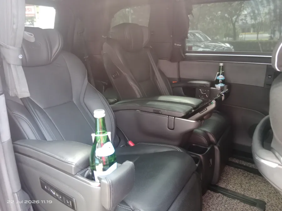 Foto Mobil Bekas Kabin Belakang Lexus LM 350 H 2.5 tahun 2024