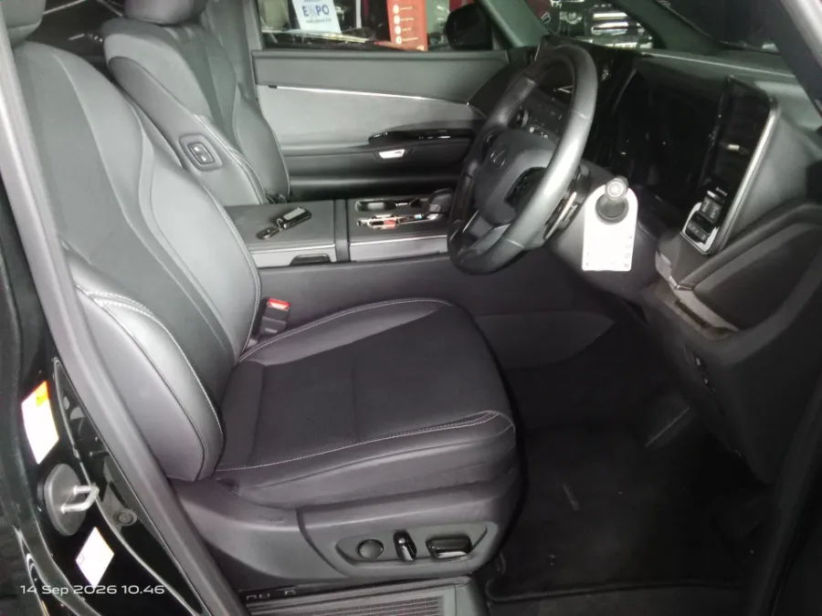 Foto Mobil Bekas Kabin Depan Lexus LM 350 H 2.5 tahun 2024