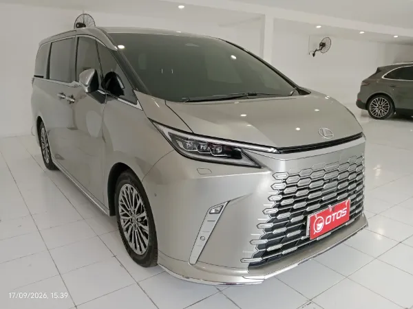 2024 Lexus LM 350 H 2.5