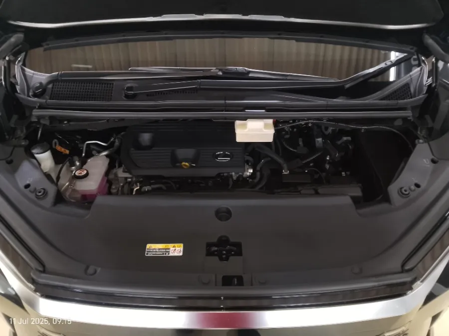 Foto Mobil Bekas Mesin Lexus LM 350 H 2.5 tahun 2024