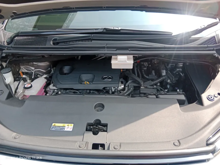 Foto Mobil Bekas Mesin Lexus LM 350 H 2.5 tahun 2024