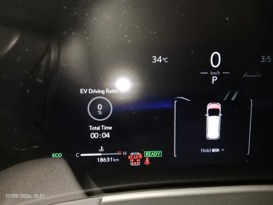 Foto Mobil Bekas Odometer Lexus LM 350 H 2.5 tahun 2024