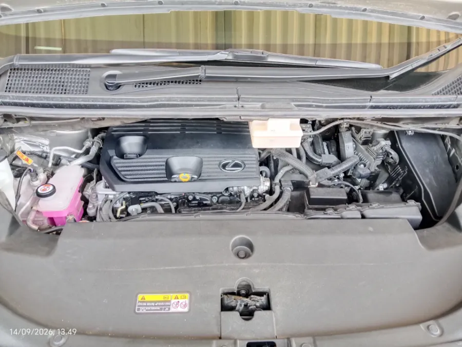 Foto Mobil Bekas Mesin Lexus LM 350 H 2.5 tahun 2025