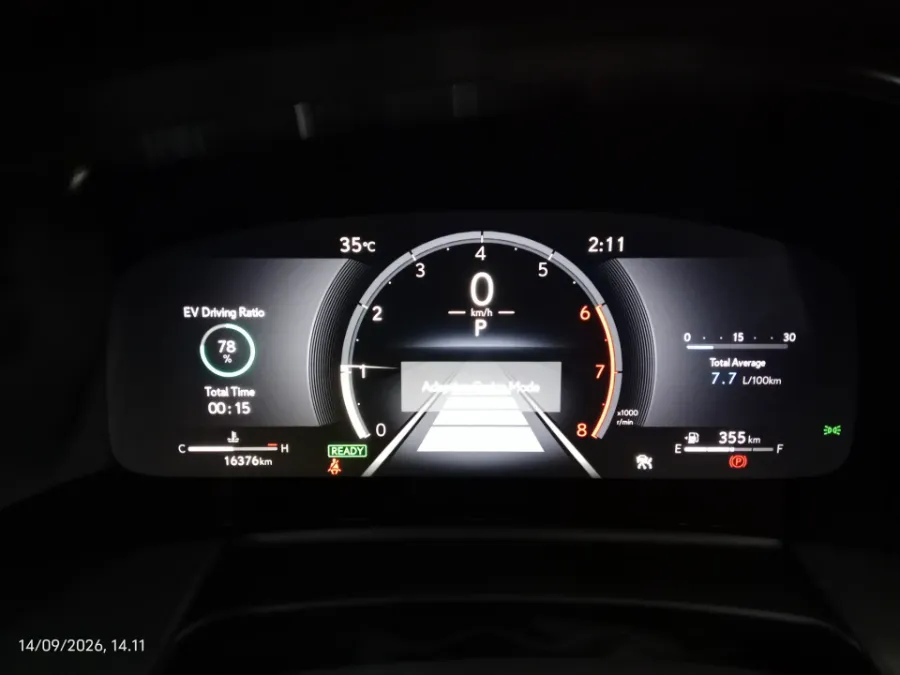 Foto Mobil Bekas Odometer Lexus LM 350 H 2.5 tahun 2025