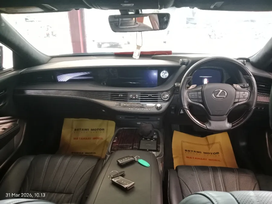Foto Mobil Bekas Dashboard Lexus LS 500 3.4 Executive tahun 2018