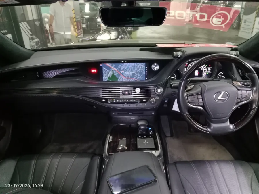 Foto Mobil Bekas Dashboard Lexus LS 500 3.4 Executive tahun 2018