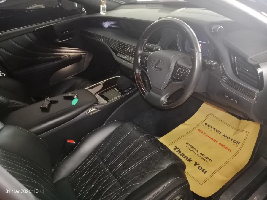 Foto Mobil Bekas Kabin Depan Lexus LS 500 3.4 Executive tahun 2018