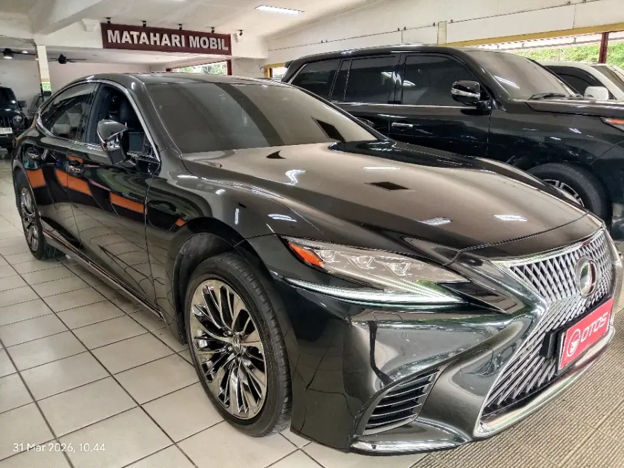 Foto Mobil Bekas Kanan Depan Lexus LS 500 3.4 Executive tahun 2018