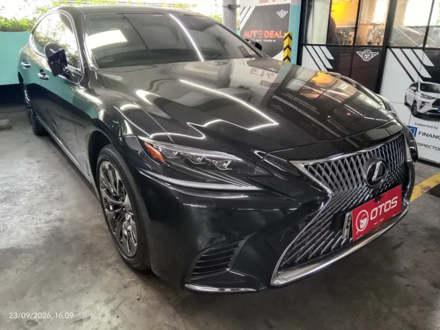 Foto Mobil Bekas Kanan Depan Lexus LS 500 3.4 Executive tahun 2018