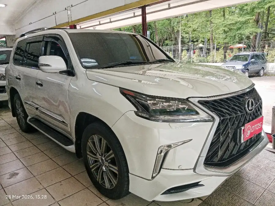 Foto Mobil Bekas Kanan Depan Lexus LX 570 5.7 tahun 2012