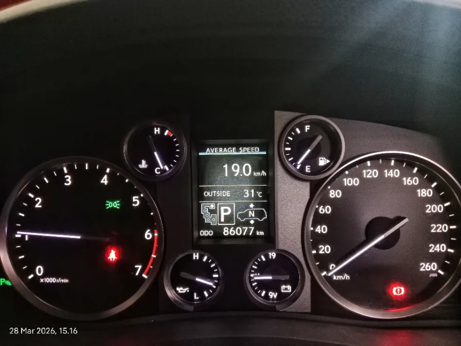 Foto Mobil Bekas Odometer Lexus LX 570 5.7 tahun 2012