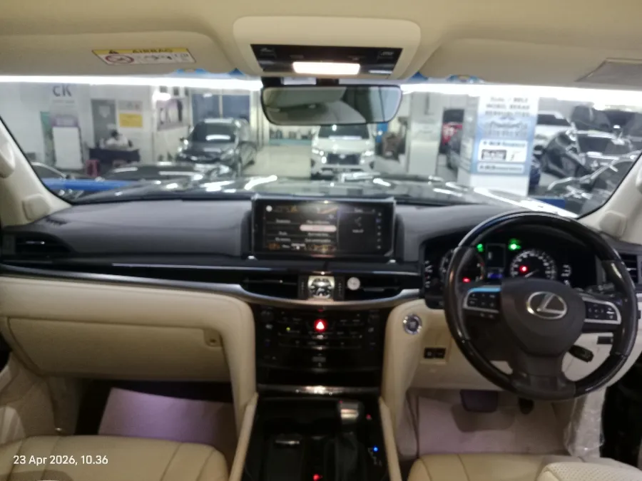 Foto Mobil Bekas Dashboard Lexus LX 570 5.7 tahun 2017
