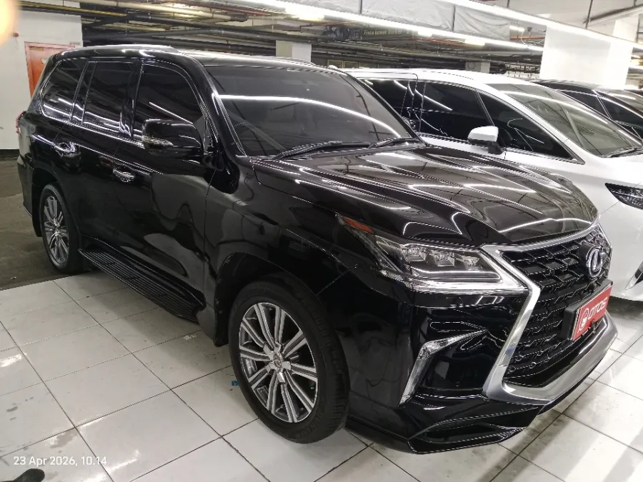 Foto Mobil Bekas Kanan Depan Lexus LX 570 5.7 tahun 2017